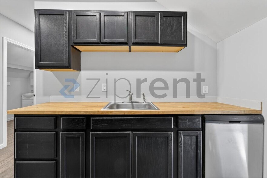 Building Photo - 158 Cliff St