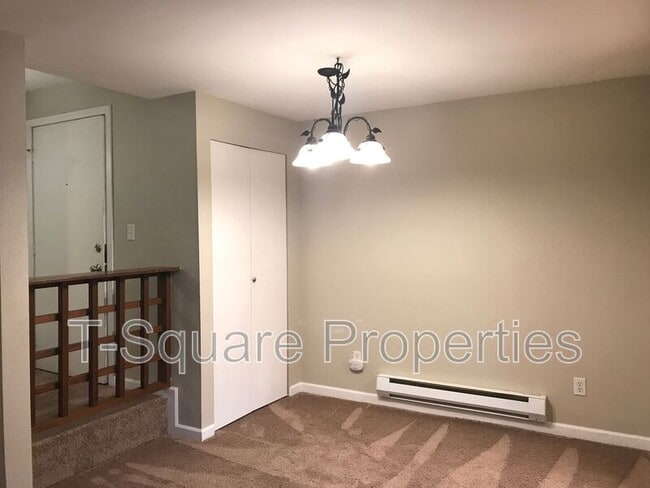 Building Photo - 4629 W Lake Sammamish Pkwy SE