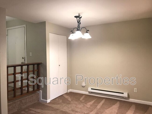 Building Photo - 4629 W Lake Sammamish Pky SE