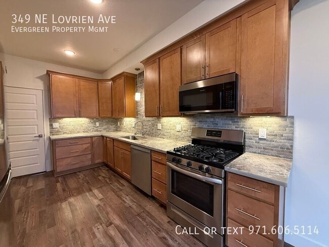 Building Photo - 349 NE Lovrien Ave