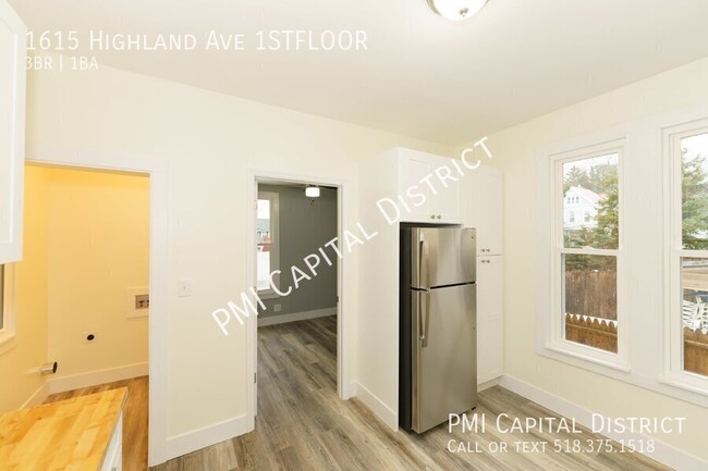 Building Photo - Newly Remodeled 3 bed/1 bath Apt w/ W/D Ho...