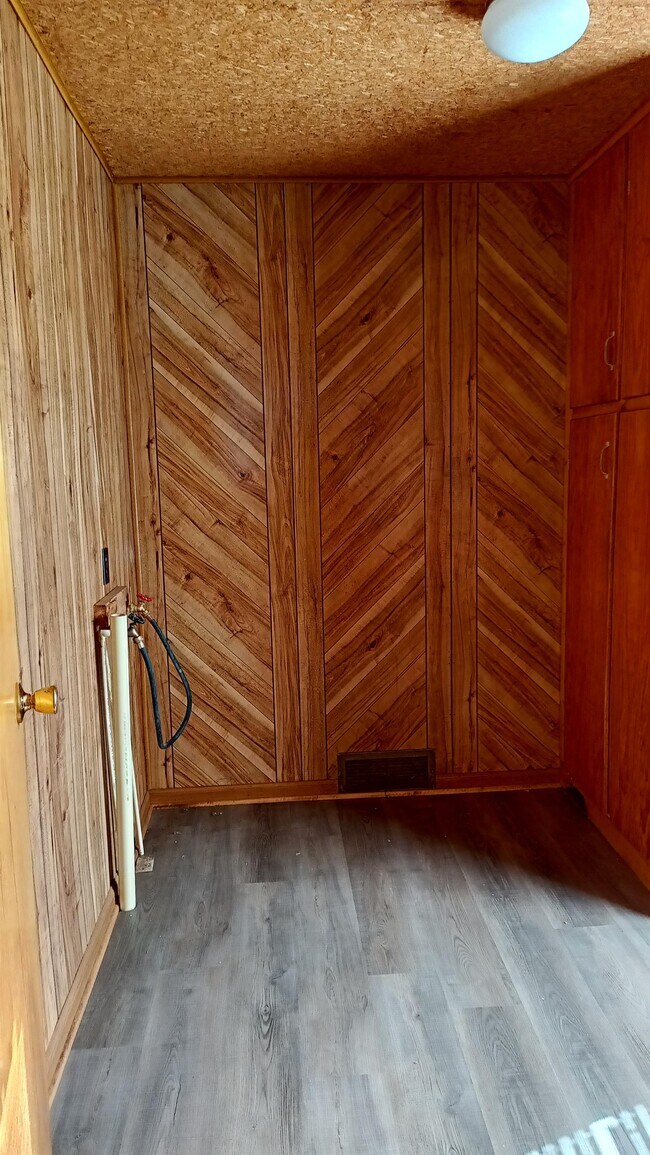 Building Photo - 7840 Tuttle Rd