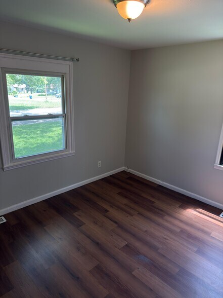 Building Photo - 10359 Renfrew Dr