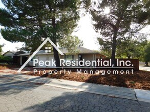 Building Photo - Nice 2bd/1ba Carmichael Duplex with 1 Car Garage