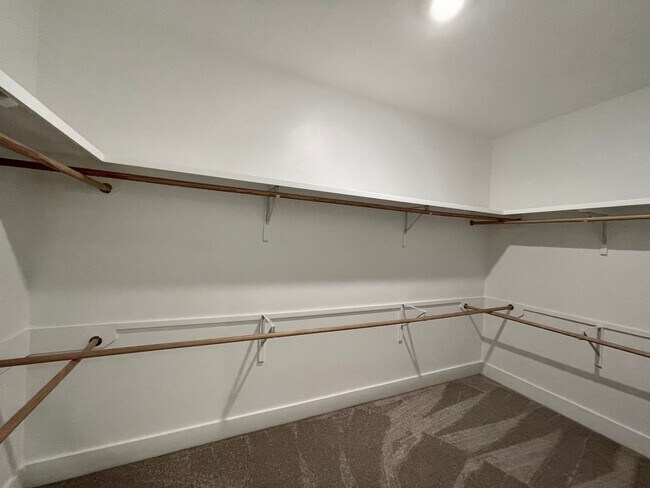 Building Photo - Must see home in River Hills Farm!