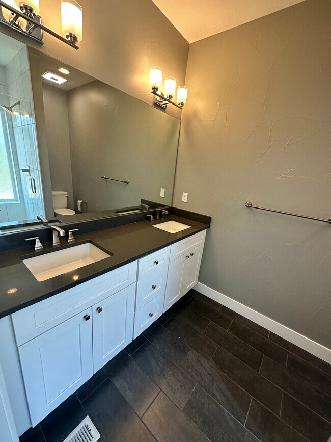 Building Photo - 2181 S Cherokee St