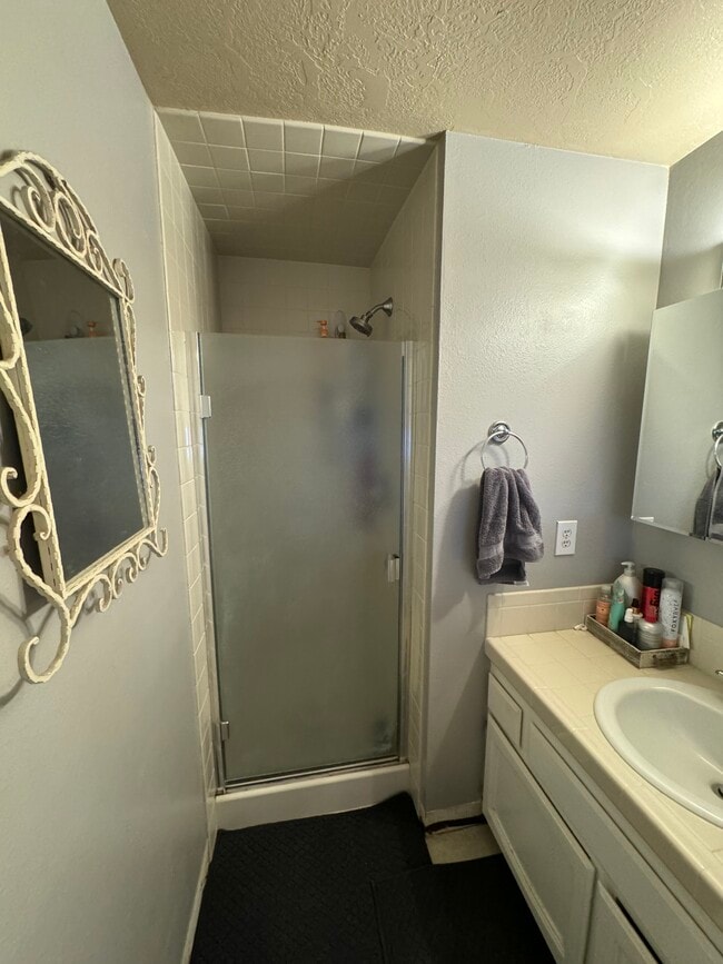 Building Photo - 1405 E Bergeson St