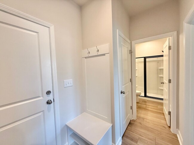 Building Photo - **OFFERING RENT PROMOTION FOR FIRST 6 MONT...