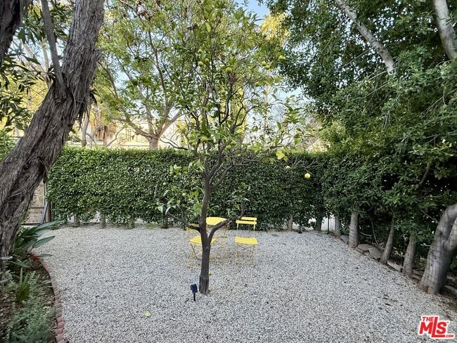 Building Photo - 951 N Martel Ave