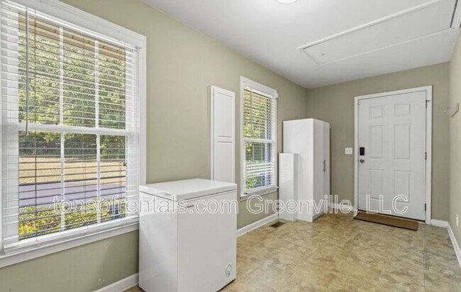 Building Photo - 1016 Old Boiling Springs Rd