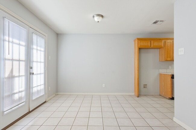 Building Photo - 10316 Hyacinth Ln