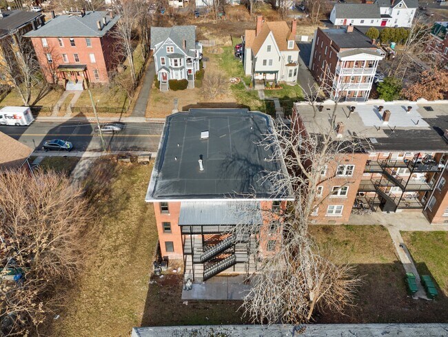 Building Photo - 31 Capen St