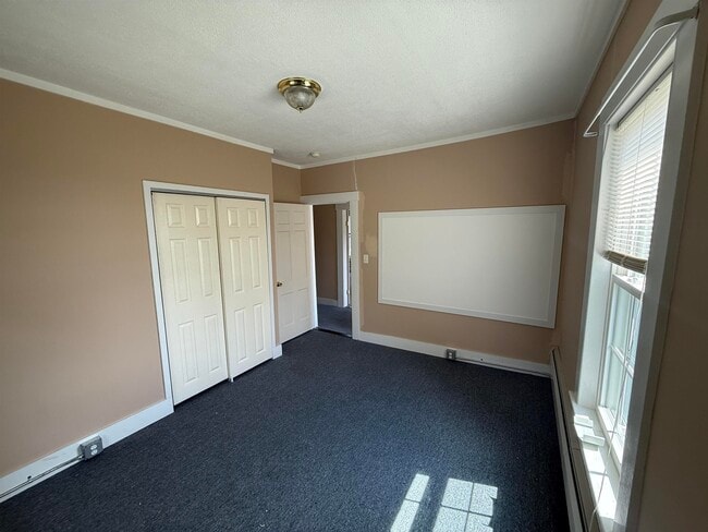 Building Photo - 526 Canaan St