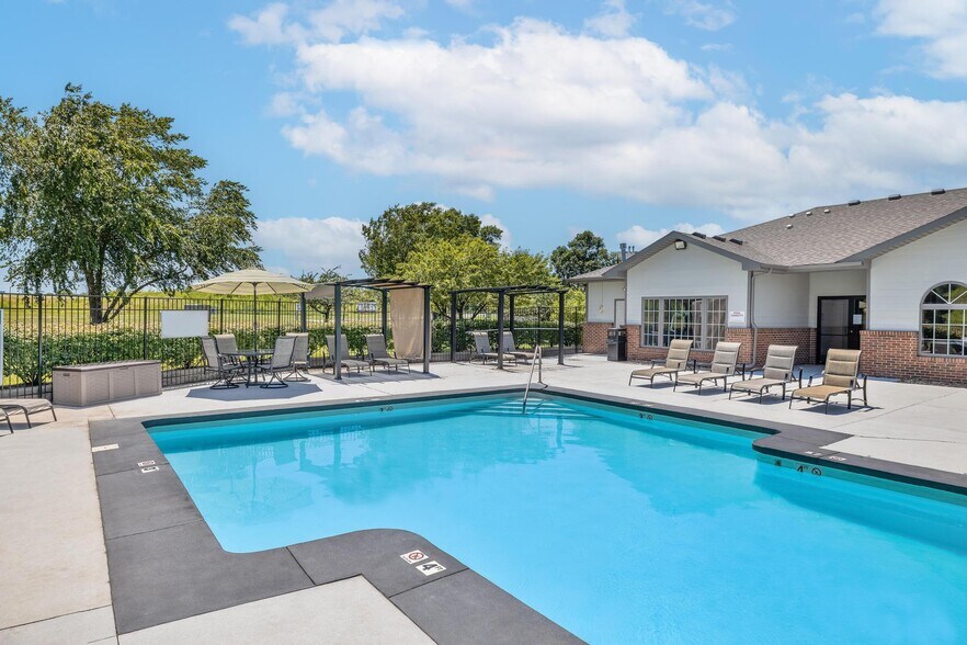 Fox Run Apartments 4500 Overland Dr Lawrence KS 66049 Apartment Finder