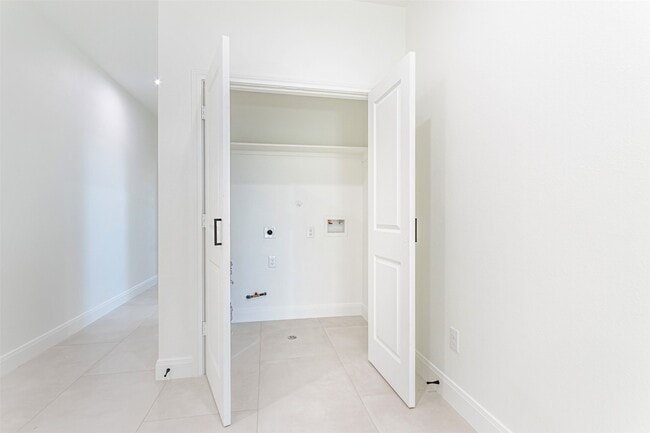 Building Photo - 4008 Bennington St