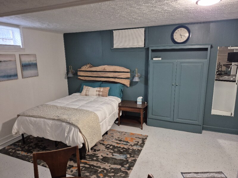 Building Photo - 1218 Greenwood Dr