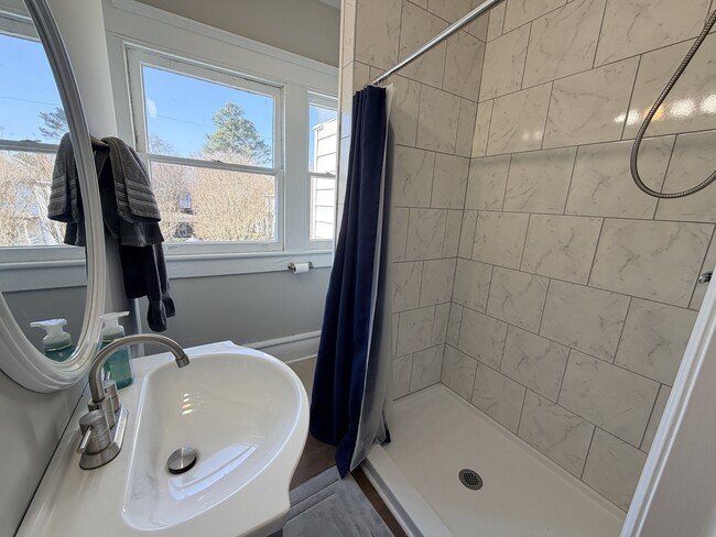 Building Photo - 124 Linden Ave