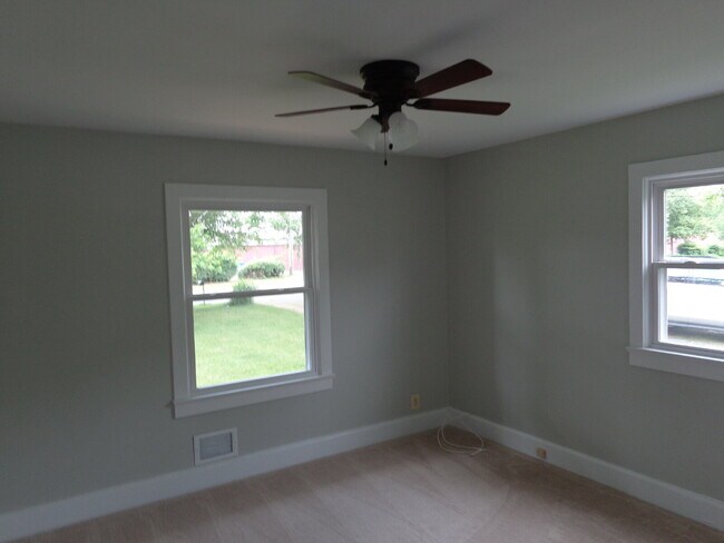 Building Photo - 607 Waterloo Rd