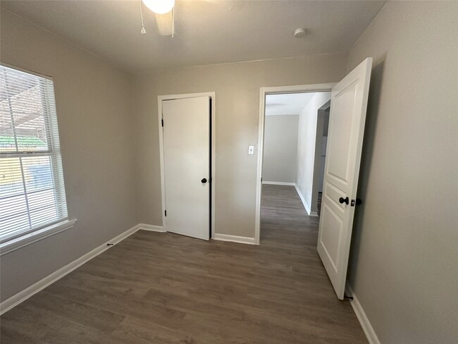 Building Photo - 515 Margil St