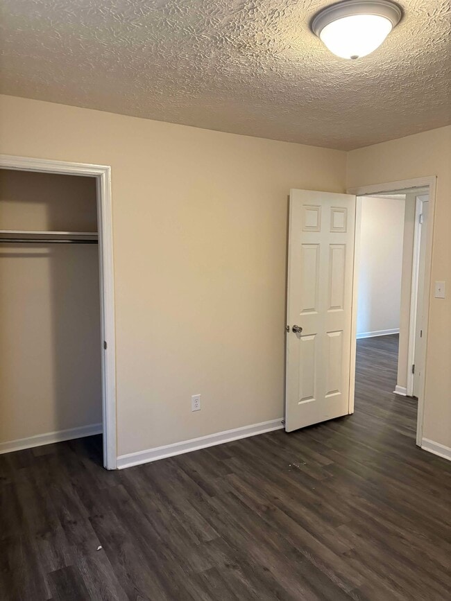 Building Photo - 1301 Kenilwood Way