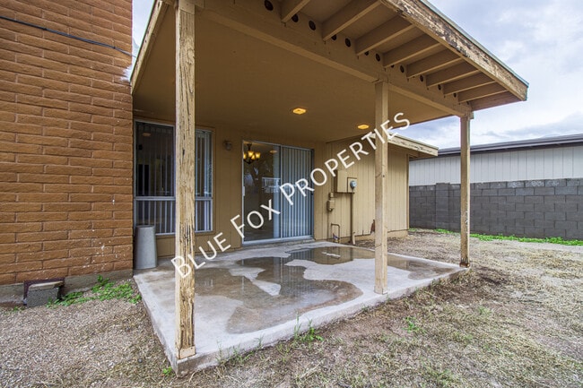 Building Photo - 2618 S Camino Seco