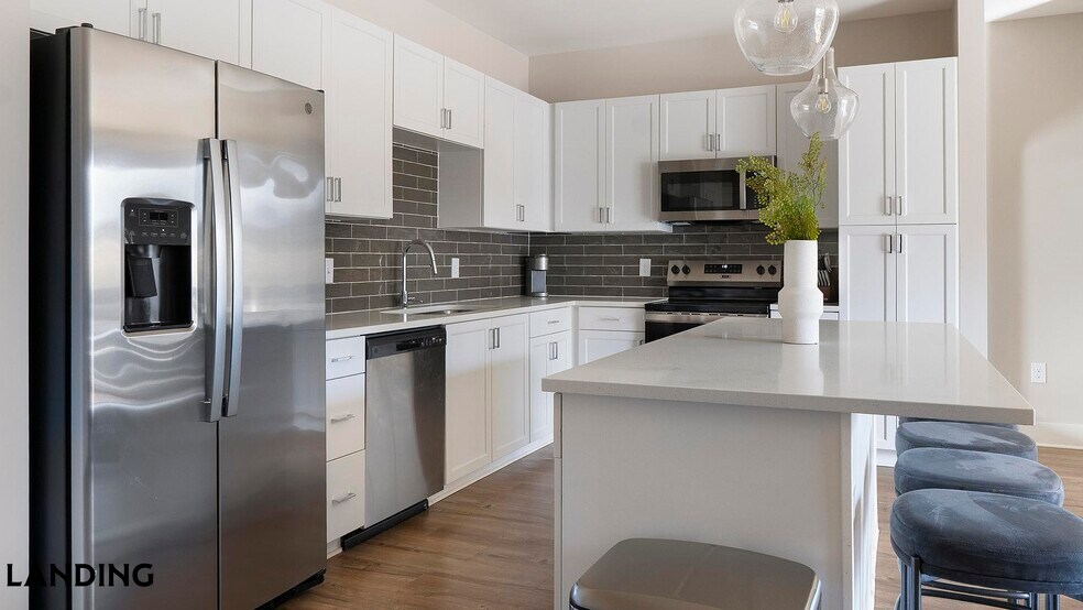 Building Photo - 1000 Forestview Dr