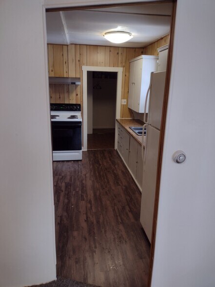 Building Photo - 821 Ravencrest Ave