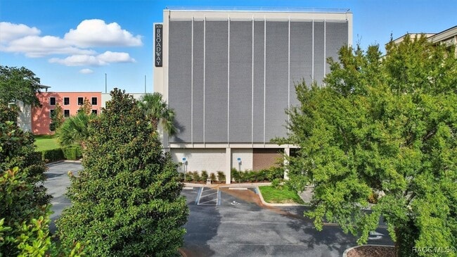 Building Photo - 302 SE Broadway St