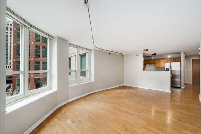 Building Photo - 345 N LaSalle St