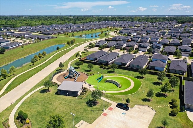 Building Photo - 12310 Greenwood Gate Dr