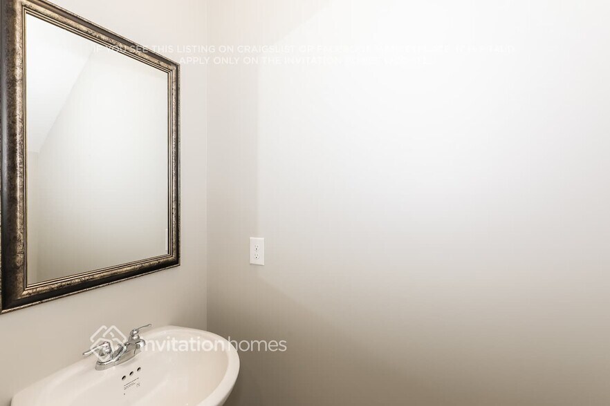 Building Photo - 521 Almere Dr