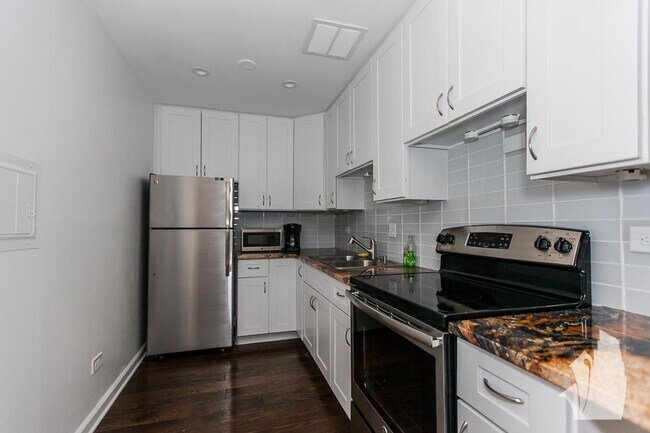 Building Photo - 1 bedroom in Chicago IL 60657