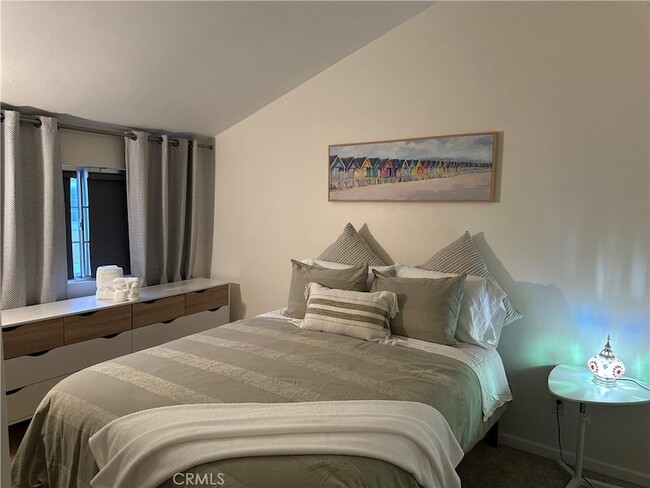 Building Photo - 2217 Vanderbilt Ln