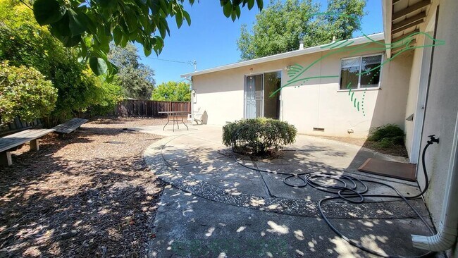 Building Photo - 7941 Woodlark Way