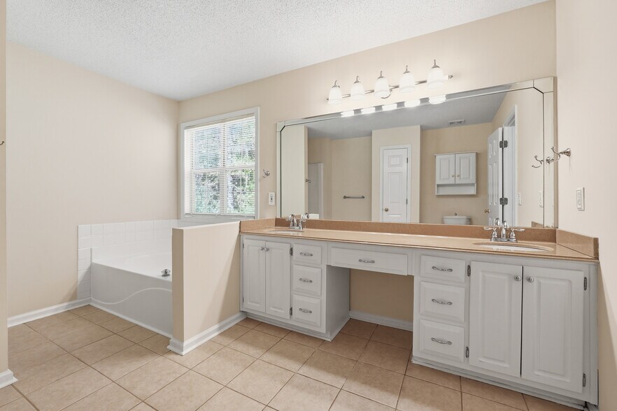 Building Photo - 3007 Clove Tree Ln