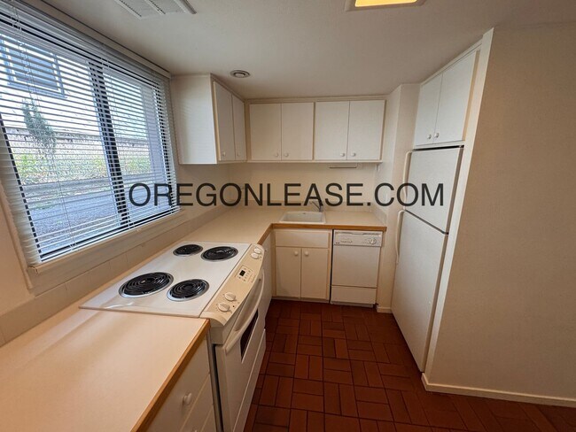 Building Photo - Large One bedroom downtown Eugene Apartment