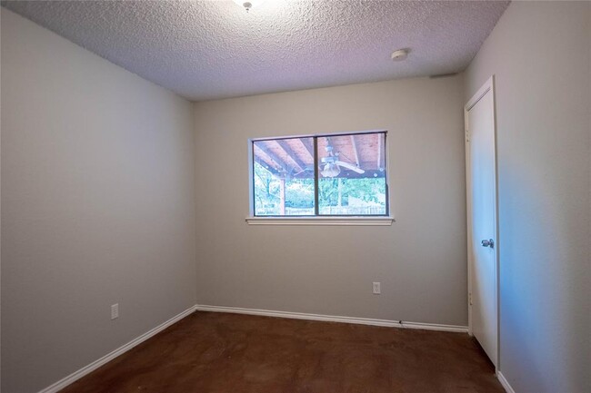 Building Photo - 12909 Campos Dr
