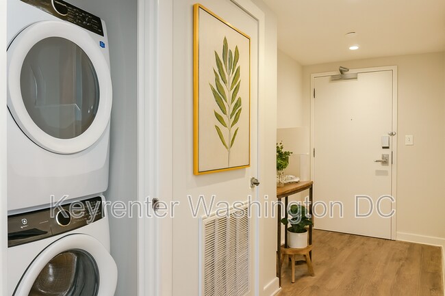 Building Photo - 1460 Belmont St NW