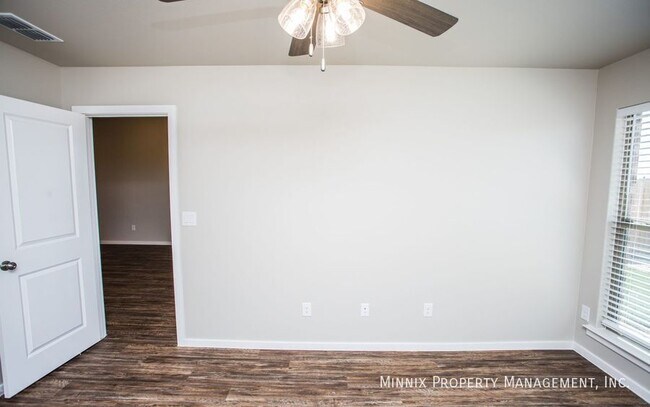 Building Photo - 1916 Langford Ave