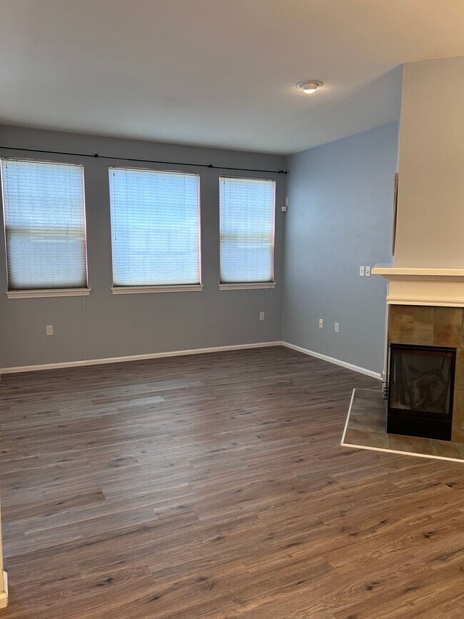 Building Photo - Charming & Modern 2-Bedroom Ashburn Community Townhome