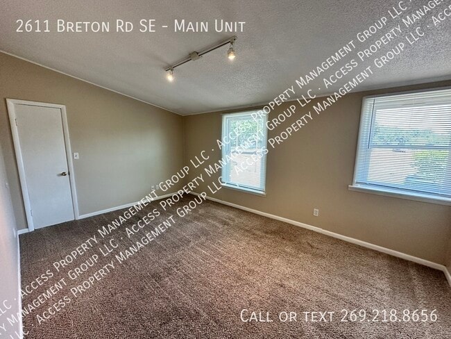 Building Photo - 2611 Breton Rd SE