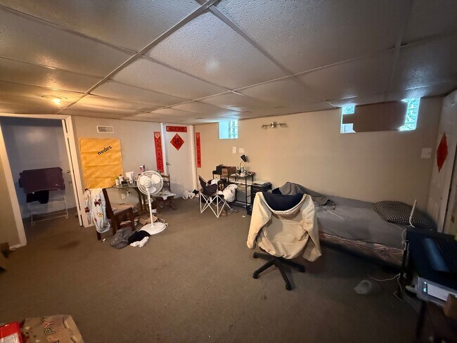 Building Photo - 2215 Victor St