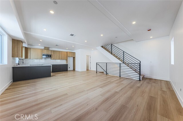 Building Photo - 1237 N Orange Dr