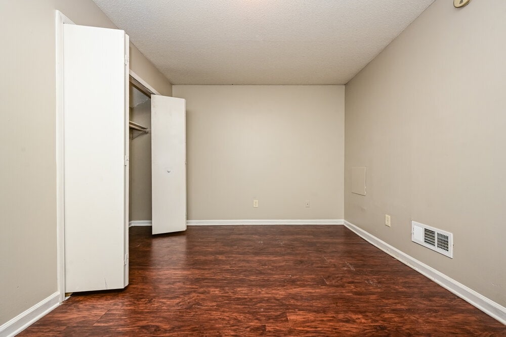 Building Photo - 8536 Pineland Dr