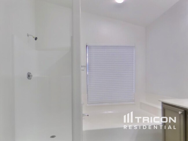 Building Photo - 1808 E Barbarita Ave