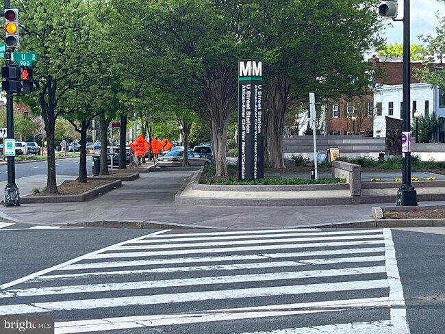 Building Photo - 1013 V St NW