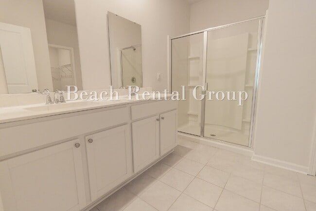 Building Photo - Spacious 4 Bedroom with Pond View