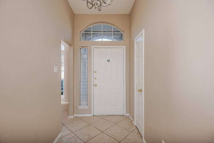 Building Photo - 224 Glen Meadow Dr