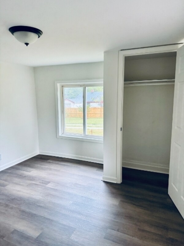 Building Photo - 1450 Maplewood Dr