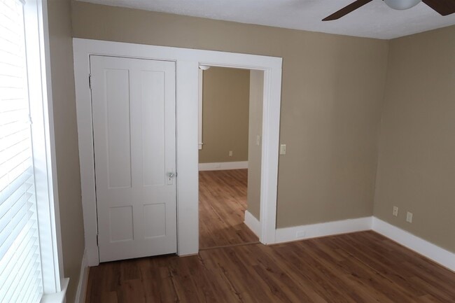 Building Photo - 5 Green St